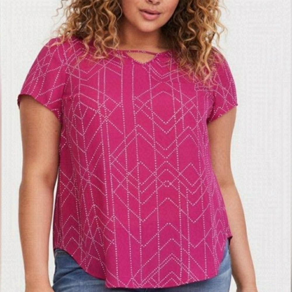 TORRID Geometric Magenta  White Polka Dot Top Keyhole Georgette Blouse. US 0X